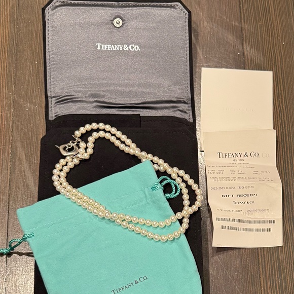 TIFFANY & CO. Double Strand Pearl Toggle Necklace with blue bag and box - Picture 6 of 8